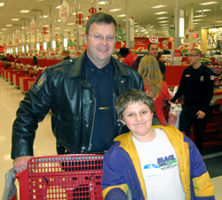 Chief Mathwig with a shopper
